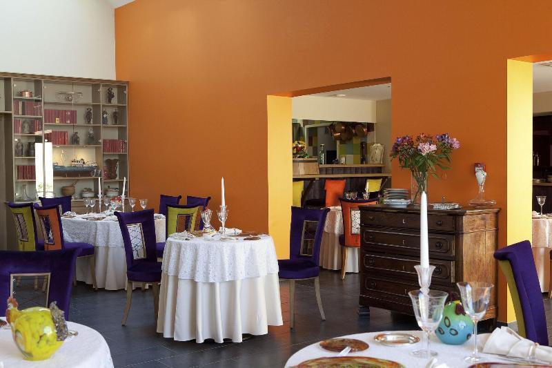 Logis Hotel O En Couleur Oucques-la-Nouvelle Luaran gambar