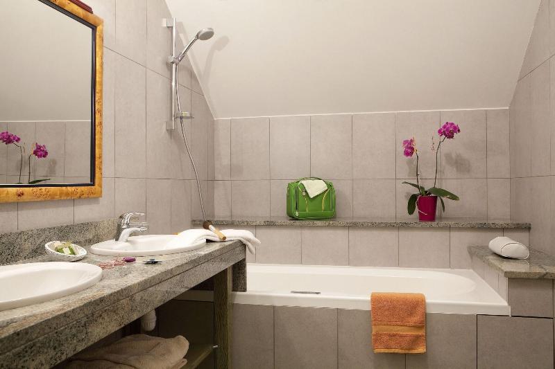 Logis Hotel O En Couleur Oucques-la-Nouvelle Luaran gambar