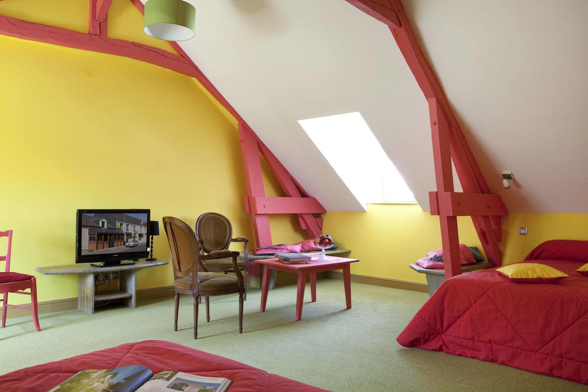 Logis Hotel O En Couleur Oucques-la-Nouvelle Luaran gambar